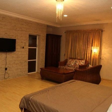 Fryburg Suites Aliayabiagba 외부 사진