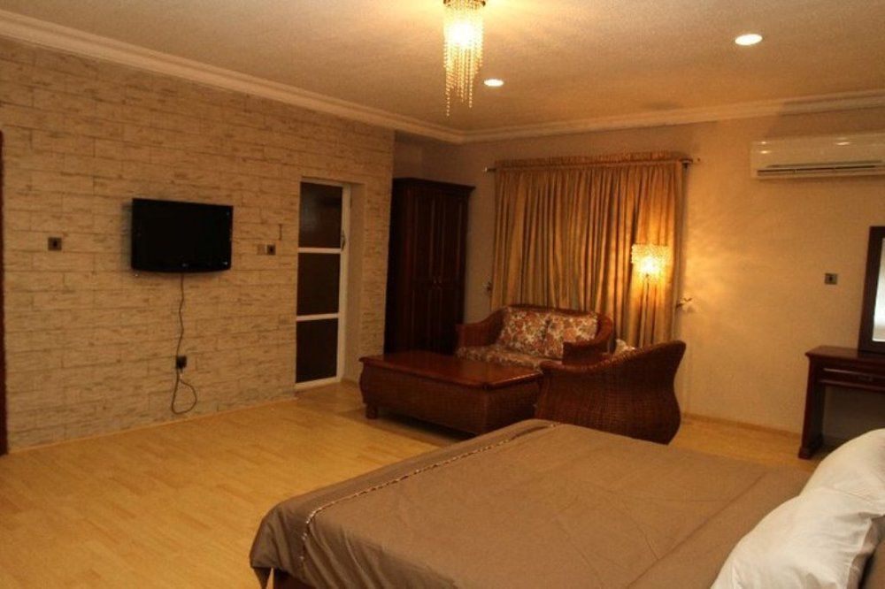 Fryburg Suites Aliayabiagba 외부 사진