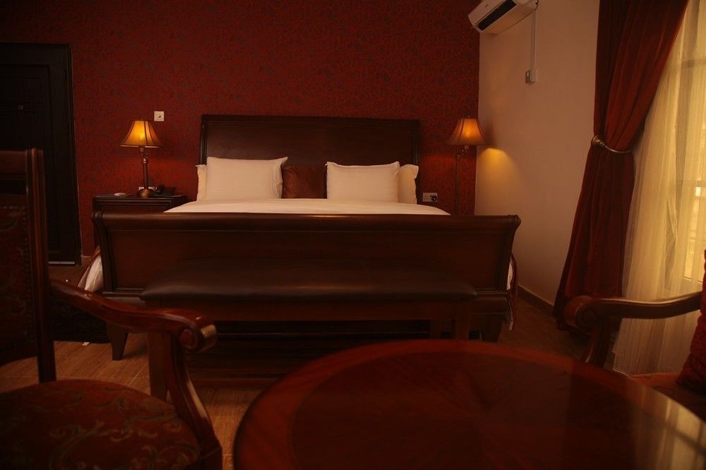 Fryburg Suites Aliayabiagba 외부 사진