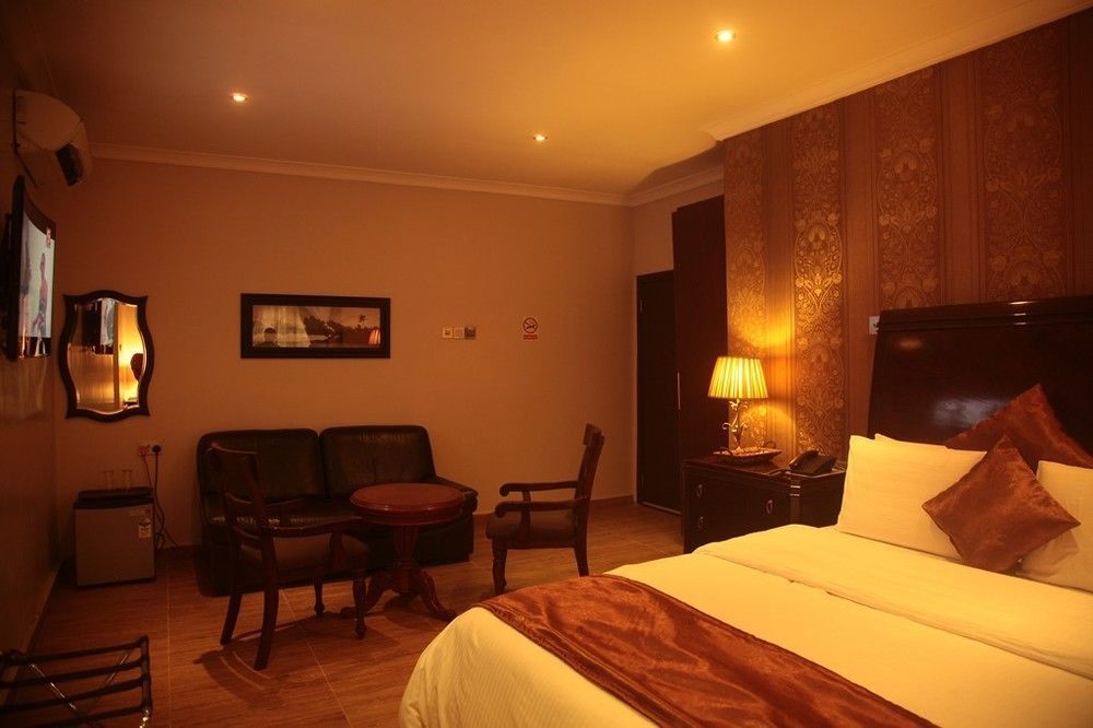 Fryburg Suites Aliayabiagba 외부 사진