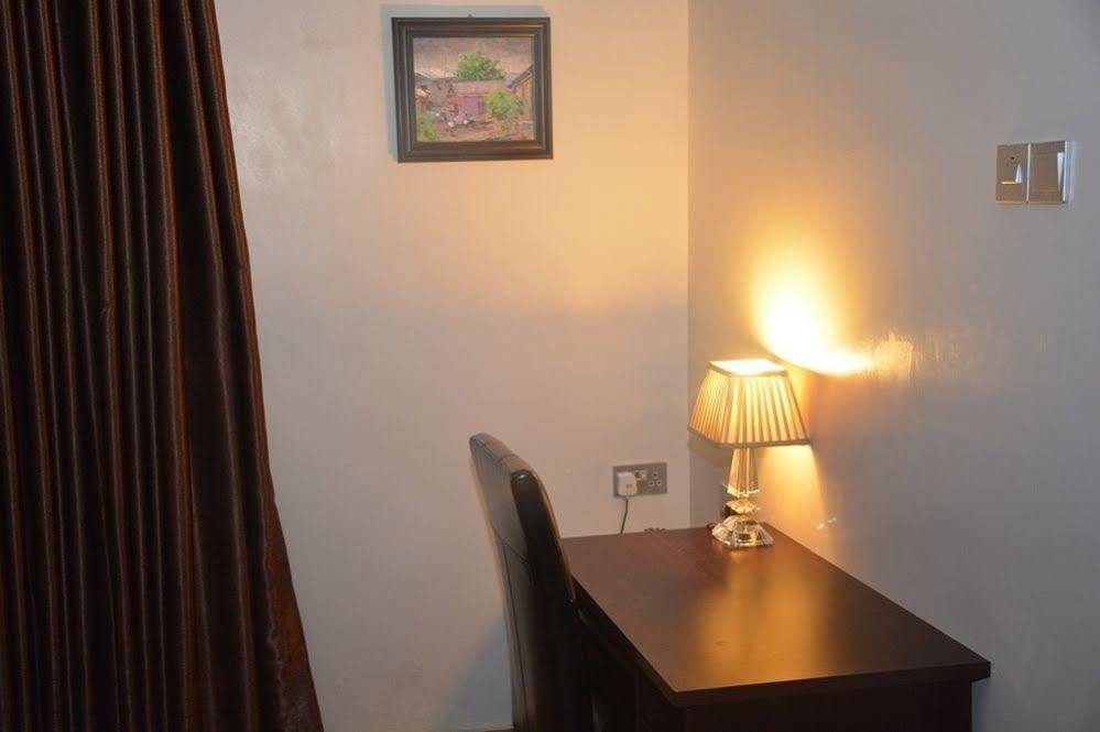 Fryburg Suites Aliayabiagba 외부 사진