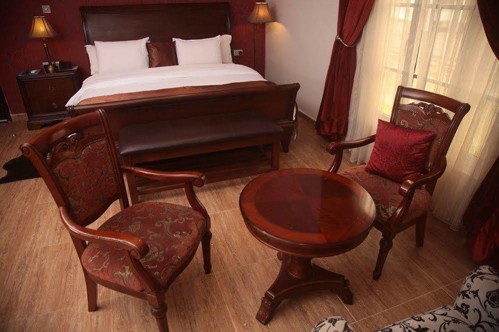 Fryburg Suites Aliayabiagba 외부 사진