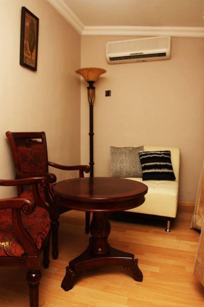Fryburg Suites Aliayabiagba 외부 사진