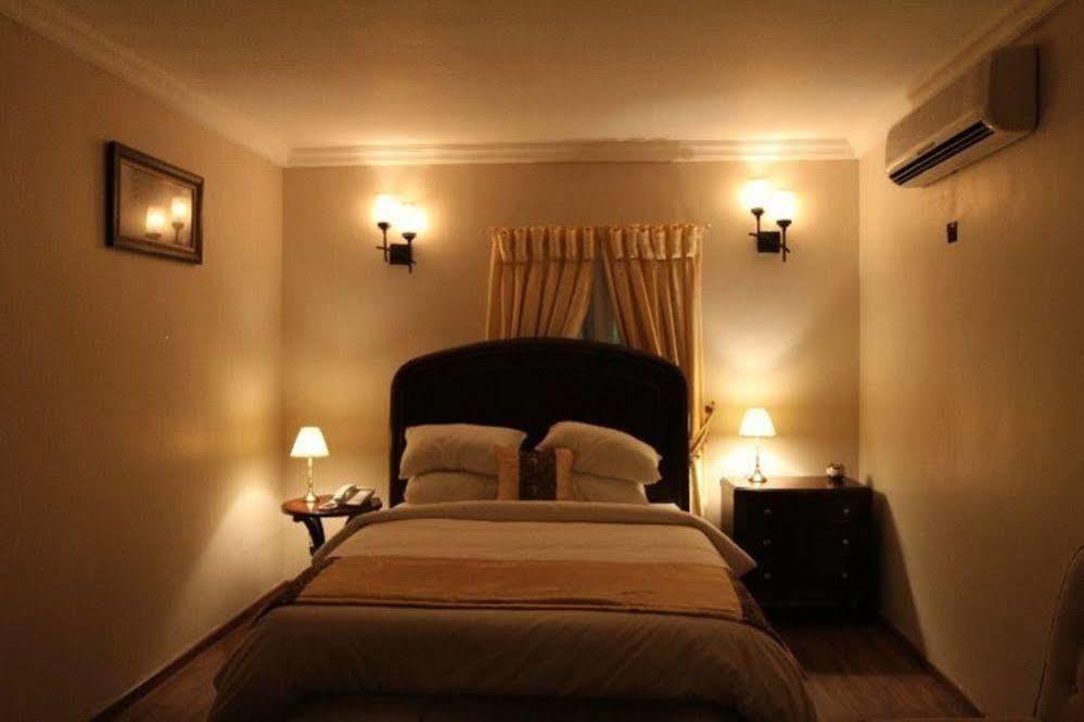 Fryburg Suites Aliayabiagba 외부 사진