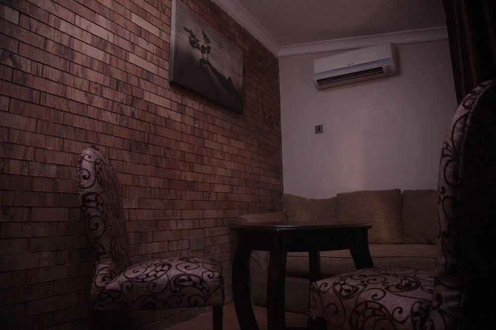 Fryburg Suites Aliayabiagba 외부 사진