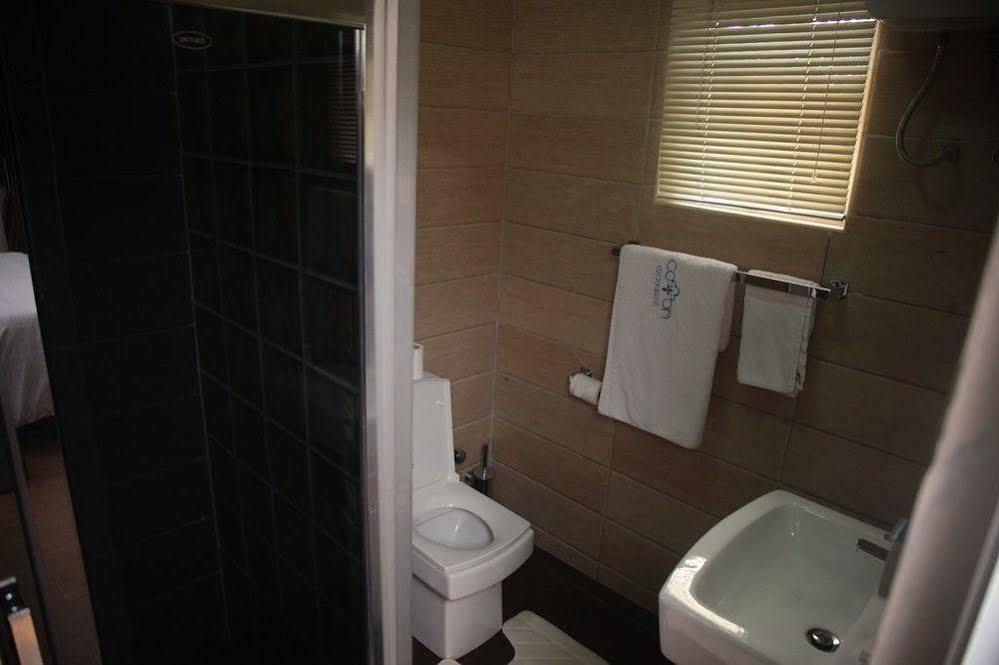 Fryburg Suites Aliayabiagba 외부 사진